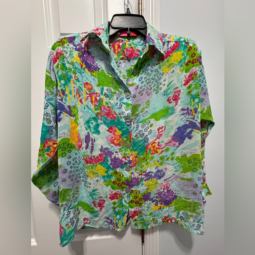 Ungaro size 6 button up blouse
